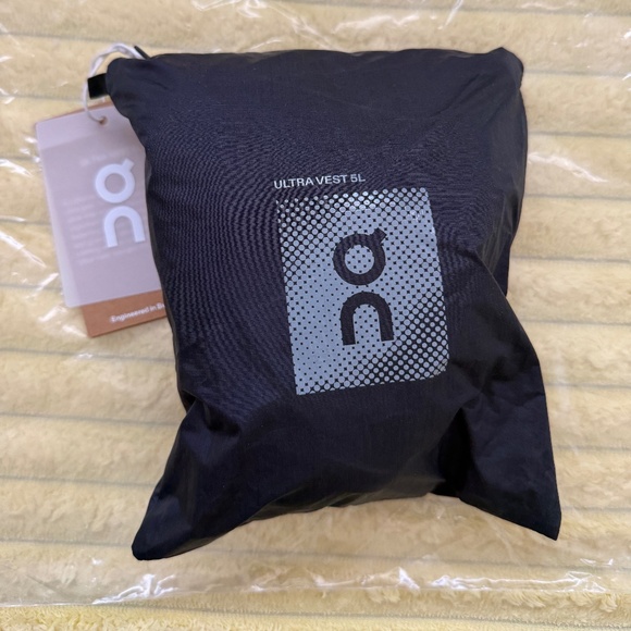 On Running Ultra Vest 5L – Black – Size S – New - Picture 8 of 9